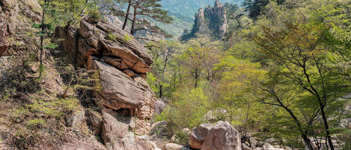 Important information for Mt. Seorak and temple tour Hikers on Mt. Seorak trails and visitors at Naksansa Temple
