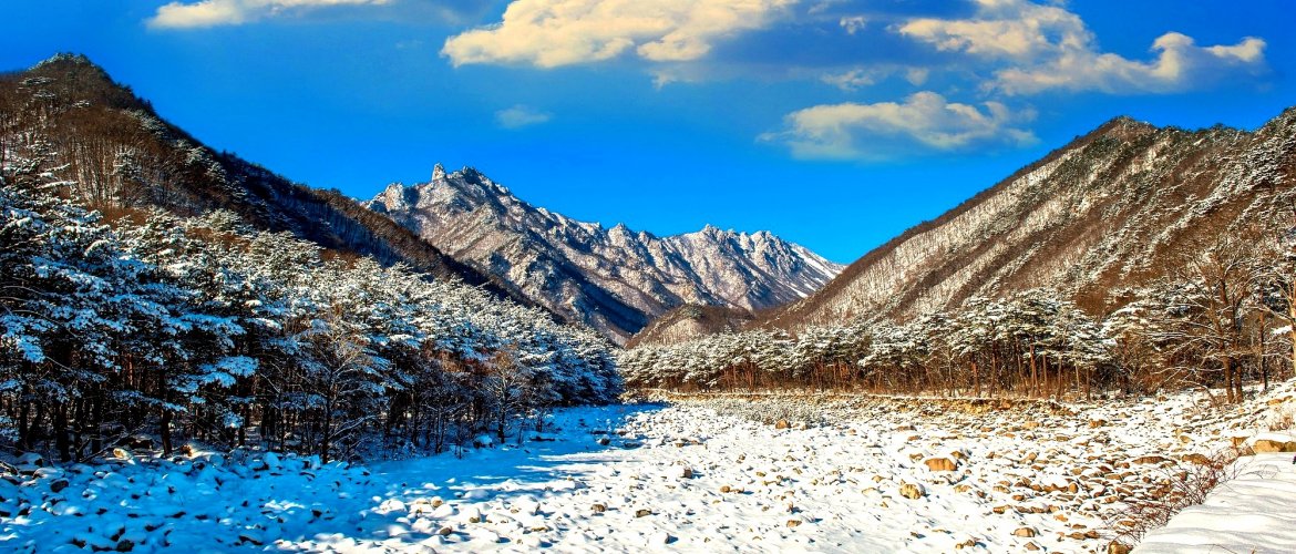 Important information for Mt. Seorak and temple tour Hikers on Mt. Seorak trails and visitors at Naksansa Temple