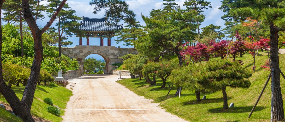 Services included in Mt. Seorak and temple tour Mt. Seorak hiking trail and Naksansa Temple exploring monks walking