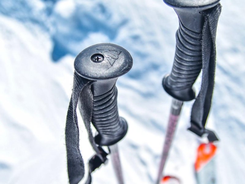 Ski Rental FAQs Visitor asking staff at rental shop