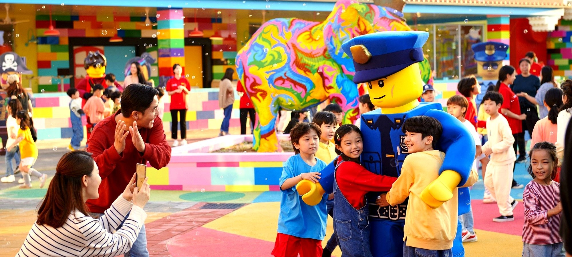 Important information and requirements for Legoland tour Families with children preparing for Legoland day trip with comfortable gear