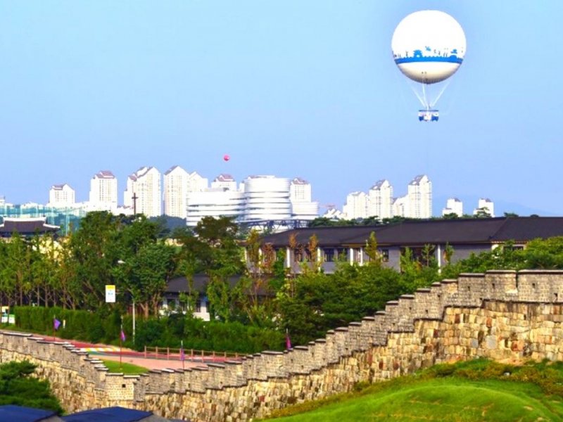 Flying Suwon: Hot Air Balloon Ride Flying Suwon: Hot Air Balloon Ride