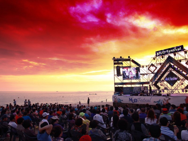 Book Your Mud Festival Ride Festival-goers partying in the mud