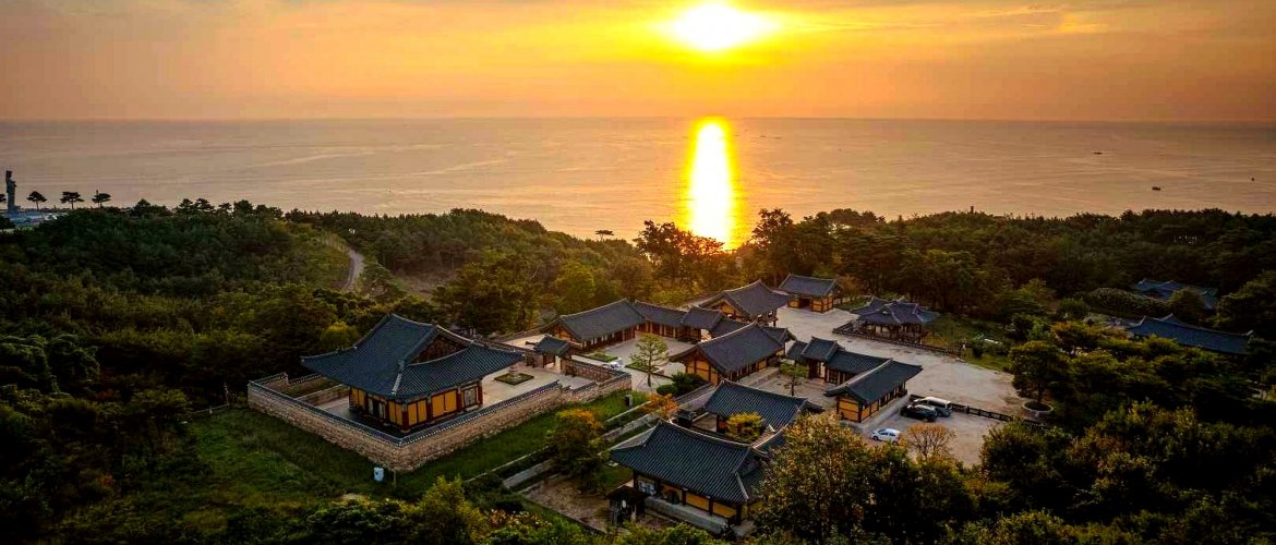 Quick facts for Mt. Seorak and temple tour Mt. Seorak hiking information and Naksansa Temple practical details